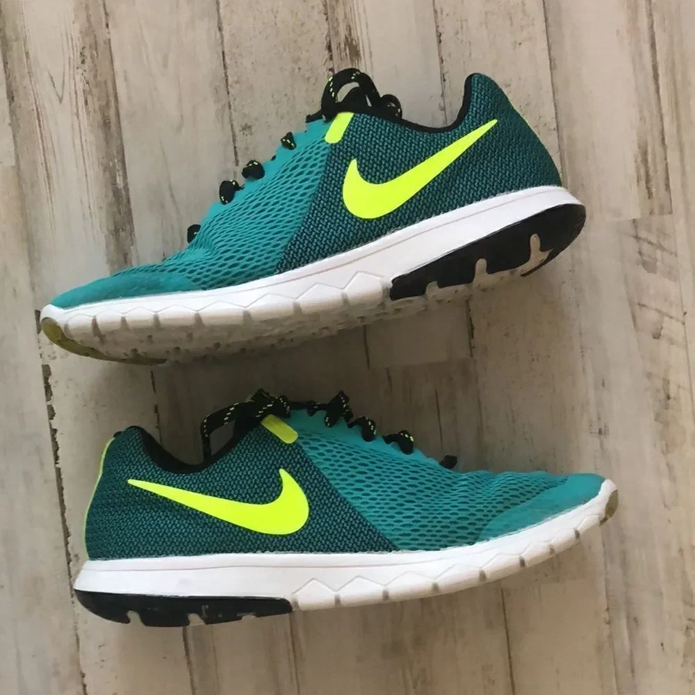 Bundle lady’s Nike flex Sz 8 & Nike shorts  Sz Sm